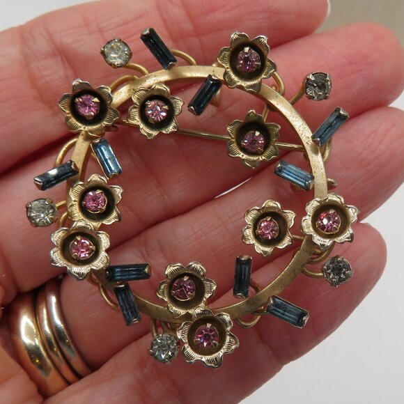 Jewelry - Vintage Crystal Rhinestone Floral Wreath Brooch